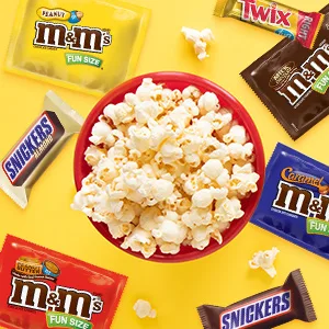 SNICKERS Variety Mix Fun Size Chocolate Candy Bars, 32.68-Ounce Bag - Mars-Wrigley variety mix candy is the perfect movie or game night snack