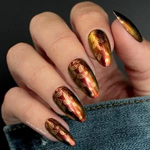 Maniology Season Gradients Nail Stamping Plate Gradient Fall-Theme Inspired Manicure - gold colored nails with gradient autumn leaves nail designs