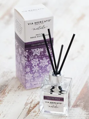 Primavera Spring Collection Petite Reed Diffuser Falling Snow 40 ML Reed Diffuser Falling Snow - Via Mercato Natale Collection - Falling Snow Petite Reed Diffuser