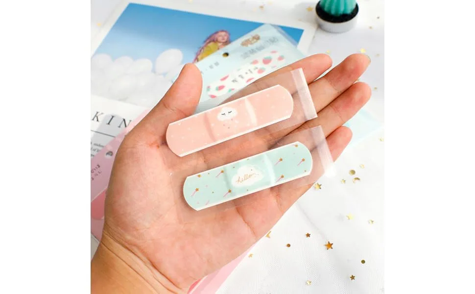 4 Adhesive Bandages Dressing Pads Hemostasis Bandages Breathable Adhesive Tape Adhesive Plaster Water Resistant Hemostasis Set Cartoon - product information 1