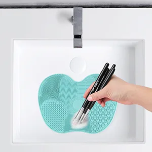 Silicon Makeup Brush Cleaning Mat Makeup Brush Cleaner Pad Cosmetic Brush Cleaning Mat Portable Washing Tool Scrubber with Suction Cup (green) - Brush Cleaning Mat