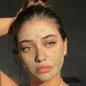 Waxelene Beautifying Mud Mask With Vitamin A - mud mask face waxelene girl