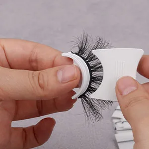 Self Adhesive Lash Strips for Fake Eyelashes Soft & Comfortable Waterproof No Glue Apply False Lashes 40 Pieces (Black) - Take out the eyelashes and stick the eyelashes along the arc of the eyelash support