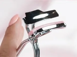 JAPONESQUE False Lash Fuser and Curler - Fuse Natural Lashes to False Eyelashes - No More Flyaway Corners! Great Tool for Short Natural Lashes - Narrow Clamp