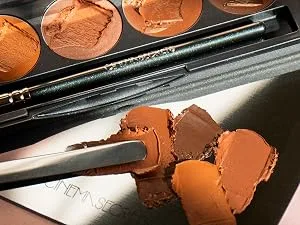Cinema Secrets E23 Flat Filbert Eyeshadow Brush - foundation on palette