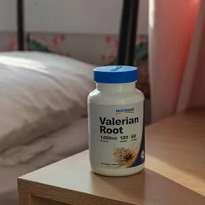 Nutricost Valerian Root Capsules (1000mg Per Serving) 120 Capsules - 4,000mg Equivalent Per Serving (4:1 Extract), Vegetarian Caps, Gluten Free, Non-GMO - Nutricost Valerian Root Easy to Take Simple Capsules Non-GMO Gluten-Free