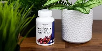 Nutricost Cranberry Extract (25,000mg) (120 Capsules) with Vitamin C & Vitamin E 120 Count (Pack of 1) - Nutricost Cranberry Extract with VItamin C & E 120 Capsules 25,000 Equivalent per serving