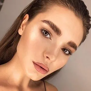 Maydear Pressed Powder Foundation A Powder Foundation and Concealer in one Matte Natural Weightless Longwearing Mocha - Powder to make your makeup last longer, blur fine lines and hide pores for a more refined finish.