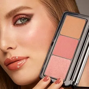 KIKO MILANO - Multi Finish Trio Blush & Bronzer Palette 01 Face palette with 1 bronzer and 2 blushes in matte and metallic finishes - Results