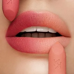KIKO MILANO - Powder Power Lipstick 01 Lightweight lipstick with a matte finish Velvety beige - Application