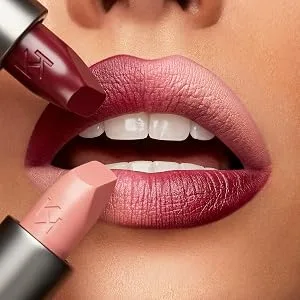 Kiko MILANO - Velvet Passion Matte Lipstick 328 Creamy matte lipstick - Application