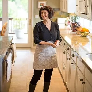Mozzarella, Ricotta & Farmers' Cheese Kit - 4 Batches, Make Cheese in 1 Hour, Vegetarian, Gluten Free & Non-GMO - Claudia Lucero in kitchen making cheese