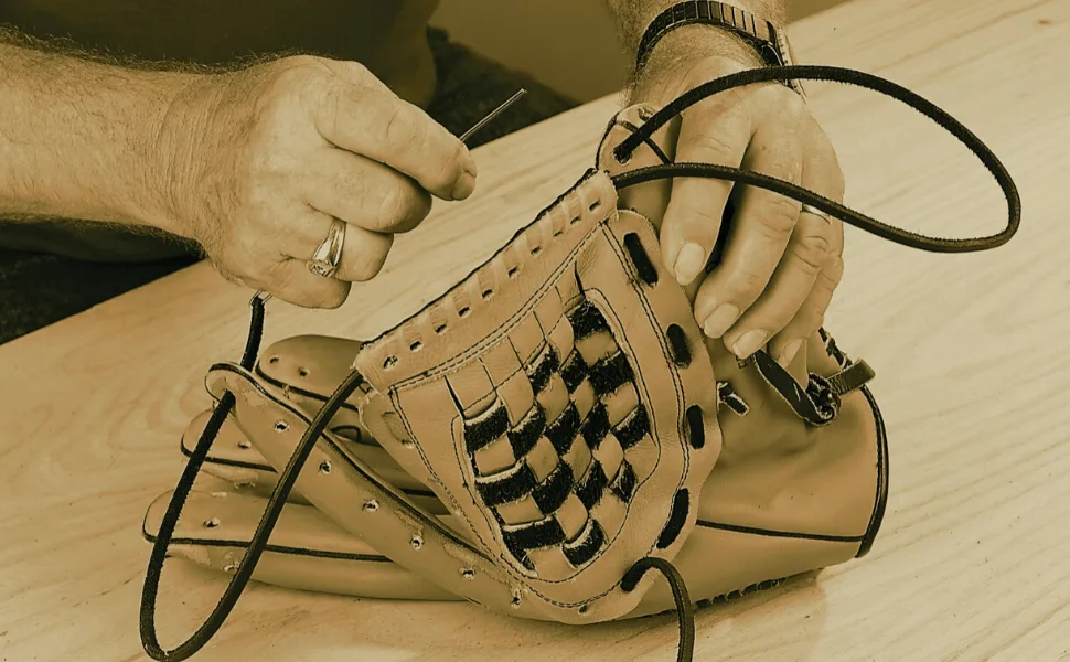 Markwort Deluxe Pro Relacer Kit Black - Glove repair demonstration