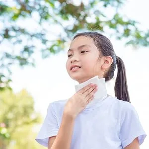 La Fresh Mosquito Repellent Wipes, Individually Wrapped  Natural, Deet Free, Non Toxic, Long Lasting Repellent Protects Against Almost All Bugs 200 Packets - kid safe wipe