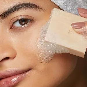 KIKO Milano Green Me Gentle Face Scrub Bar | Solid Face Scrub With Apricot Seed Particles - Gentle Cleansing Bar