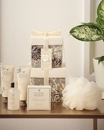 The Luxury Bathing - Sparkling Pear & Nectarine Blossom - Winter Love Hand Care Duo - product information 11