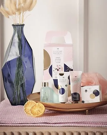 The Luxury Bathing - Sparkling Pear & Nectarine Blossom - Winter Love Hand Care Duo - product information 13