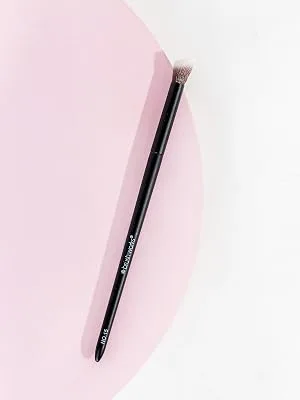 Brushworks No. 15 Angled Blending Eye Brush - Brushworks No. 15 Angled Blending Eye Brush