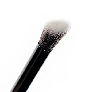 Brushworks No. 15 Angled Blending Eye Brush - Brushworks No. 15 Angled Blending Eye Brush