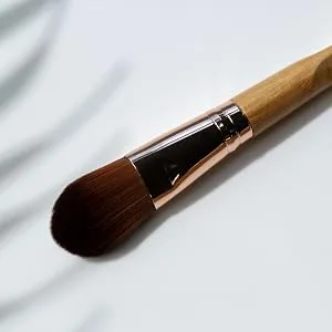 So Eco Foundation Brush - Close up of so eco foundation brush