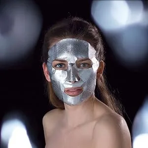 Iroha Nature Foil Patches for Divine Eyes Extra brightening with Platinum and Hyaluronic Acid 2 uses - foil sheet face mask