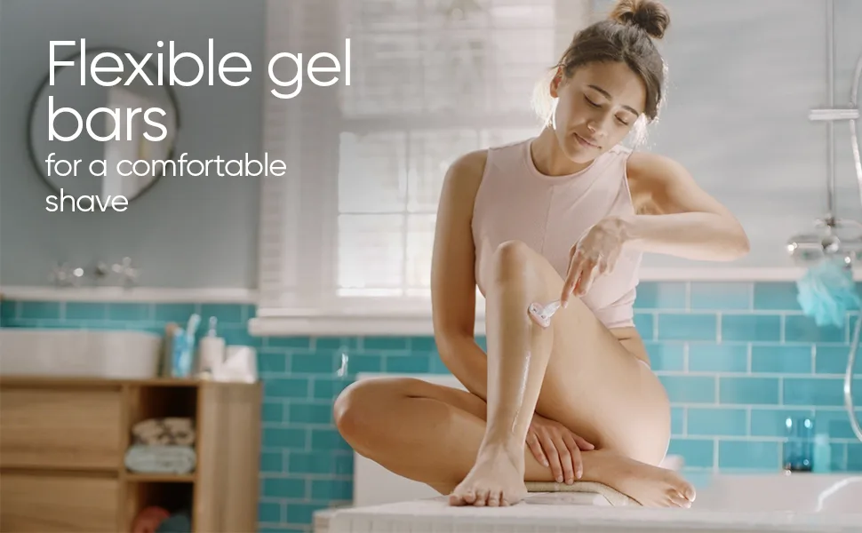 Gillette Venus ComfortGlide White Tea Women's Razor - 1 Handle + 2 Refills - Flexible gel bars for a comfortable shave