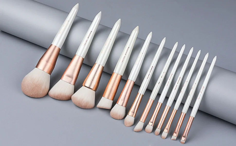 EVRCHGIEA Professional Makeup Brushes Set Concealers Foundation Blending Eye Shadow Blush Concealers Makeup Brush Kit (White 12pcs) - makeup brushes show