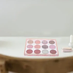 Gogogmee Eyeshadow Glitter Eyeshadow Palette Eye Shadow Glitter Makeup Eye Makeup Eyeshadow Holder Miss Grape Makeup Palette - product information 4