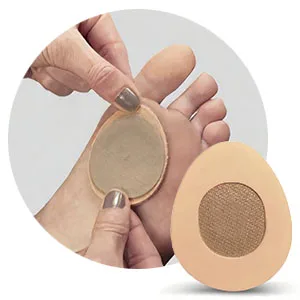 Comfort Zone Medicated Callus Removers, Effective Callus Removal Treatment with Salicylic Acid, 8 Medicated Patches and 12 Protective Pads - Easy to Put On and Take Off