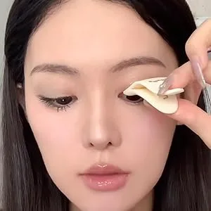 Frifer Eyelash Applying Tool | False Eyelash Applicator Clip | Makeup Artist Helper Lashes Artifact for Women Beginner Makeup - Clip false eyelashes easily