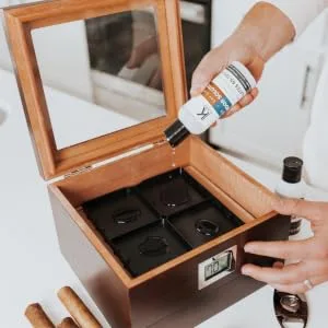CASE ELEGANCE Glass Top Handcrafted Cedar Humidor with Front Digital Hygrometer, Humidifier Gel, and Accessory Drawer - Holds (25-50 Cigars) - Hydro system, humidification system for the renzo glass top humidor by case elegance and klaro