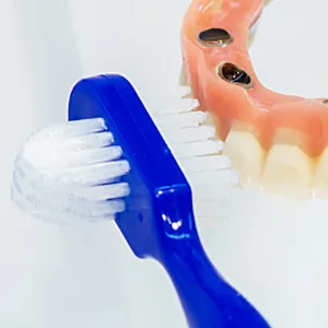 Artibetter 2Pcs Denture Brushes Double-sided False Teeth Toothbrush Denture Cleaning Tool (White + Blue) - Deep cleaning of dentures