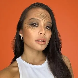 Annabelle Waterline Matte Kohl Eyeliner, Beige, 1.2 g - Halloween Get The Look 1