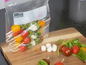Amazon Basics Quart Food Storage Bags, 150 Count (Previously Solimo) - product information 2
