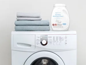 Amazon Basics Laundry Detergent Pacs, Free & Clear, Hypoallergenic, Free of Perfumes Clear of Dyes, 120 Count (Previously Solimo) - laundry detergent