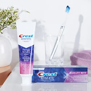 Crest 3D White Toothpaste Radiant Mint, 3.8 Ounce (Pack of 3) - Crest 3D White Radiant Mint