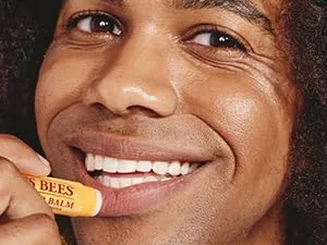 Burt's Bees Moisturizing Lip Balm for Dry Chapped Lips 100% Natural Origin Assorted Flavours with Fruit Extracts 3 Tubes 4.25 g Super Fruit - moisturize and soften lips, heals lips