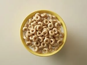 CHEERIOS - JUMBO SIZE PACK Cereal Box Original Whole Grain is the First Ingredient No Artificial Colours No Artificial Flavours 1 Kilogram Package of Cereal - product information 4