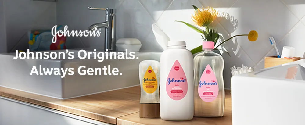 Johnson's Baby Powder, Pure Cornstarch, Aloe & Vitamin E, 22 Ounce (Pack of 3) - Packaging May Vary - Johnson