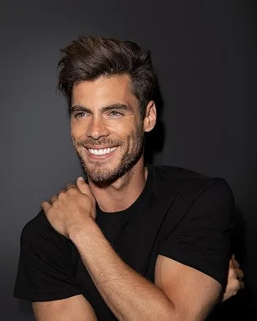SexyHair Big Volume Flex Texture Spray with Microfiber Technology | Builds Flexible Fullness | Provides Volume Up to 2x Volume Flex | 5.8 fl oz - SexyHair Style Model Imagery