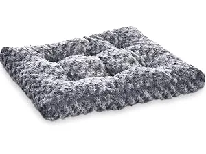 Amazon Basics Plush Dog Pet Bed Pad 23 in - Amazon Basics tufted, fluffy dog bed and crate pad