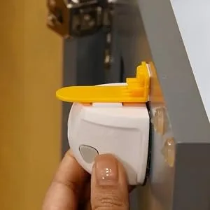 Safety 1st Adhesive Magnetic Lock System, 4 Locks And 1 Key - installs