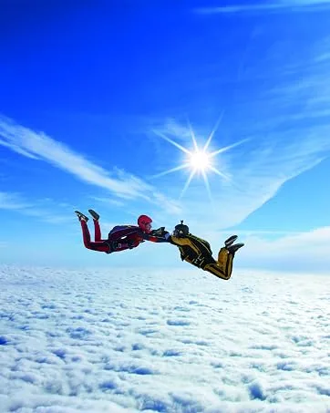 Wonderbox Happy Bravo! - Gift Box Multi-Activity Gift Idea - parachute
