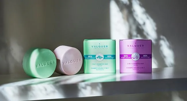 Valquer Laboratorios - 2 in 1 solid shampoo repairer (shampoo and conditioner) - 95% natural ingredients - Damaged hair - Vegan - Protects and repairs - 70 Gr - 2 en 1