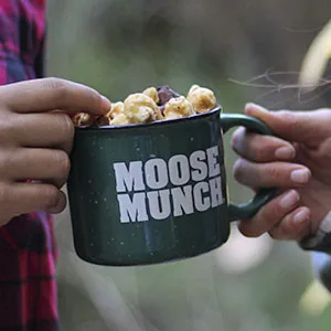 Harry & David Moose Munch Gourmet Popcorn 1lb 8 Oz Assortment Drum - moose munch;moosemunch;popcorn;caramel corn