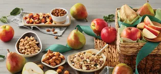 Harry & David Moose Munch Gourmet Popcorn 1lb 8 Oz Assortment Drum - pear