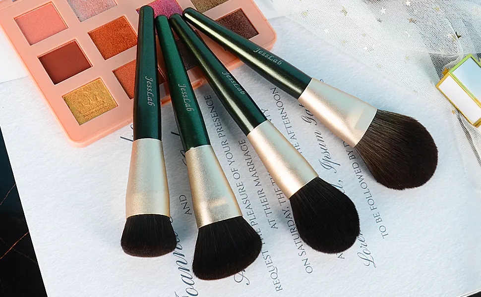 JessLab Blush Brush, Wooden Handle Pro Blush Brush Makeup Face Brush Check Color Brush for Blush Bronzer, Synthetic Bristles (1 Piece) - blending eyeshadow brush