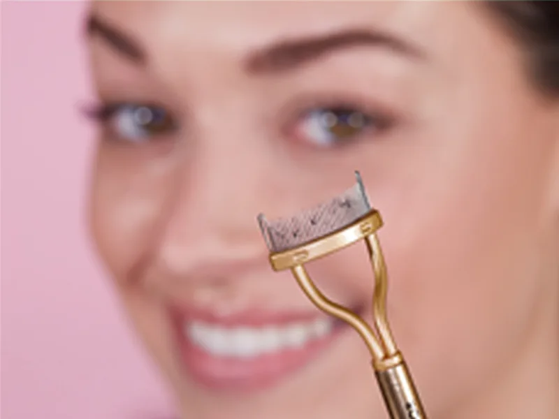 Grande Cosmetics GrandeLASH-SEPARATOR Lash Separating Comb, 0.0003125 lb. - How to Use 3