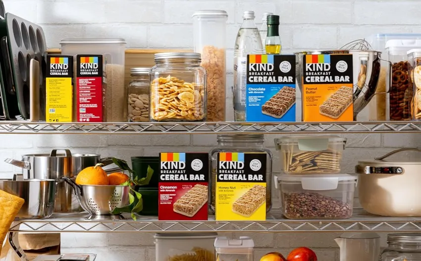 KIND Breakfast Cereal Bars, Gluten Free Snacks, Peanut Butter, 9.3oz Box (36 Bars) Peanut Butter:36 Count - lifestyle 2