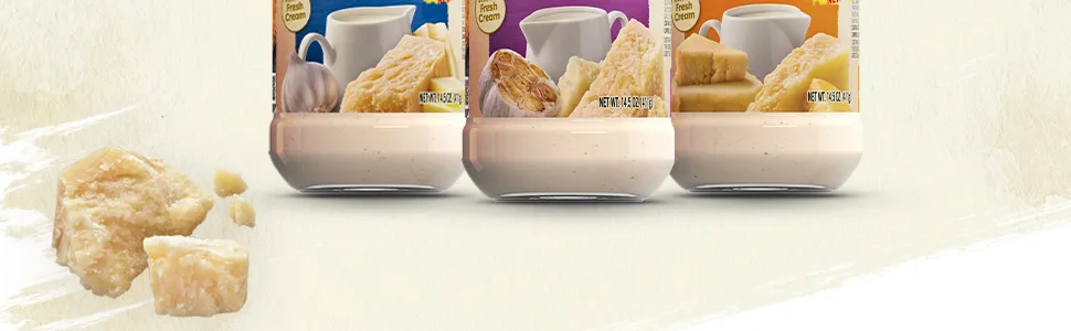 Prego Alfredo Sauce with Roasted Garlic and Parmesan Cheese, 14.5 Oz Jar - alfredo
